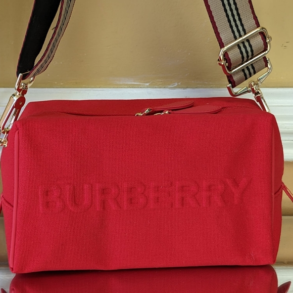 Burberry Pouch converted into to shoulder bag or cross body - Picture 10 of 16